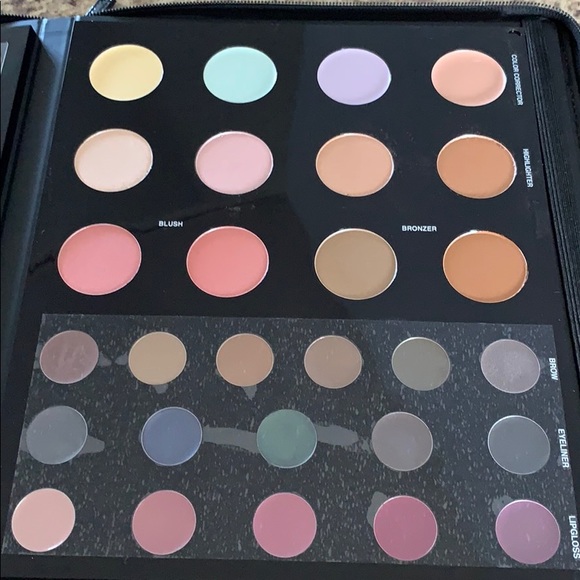 Full Face Professional Makeup Pallet W/Case - Picture 2 of 4